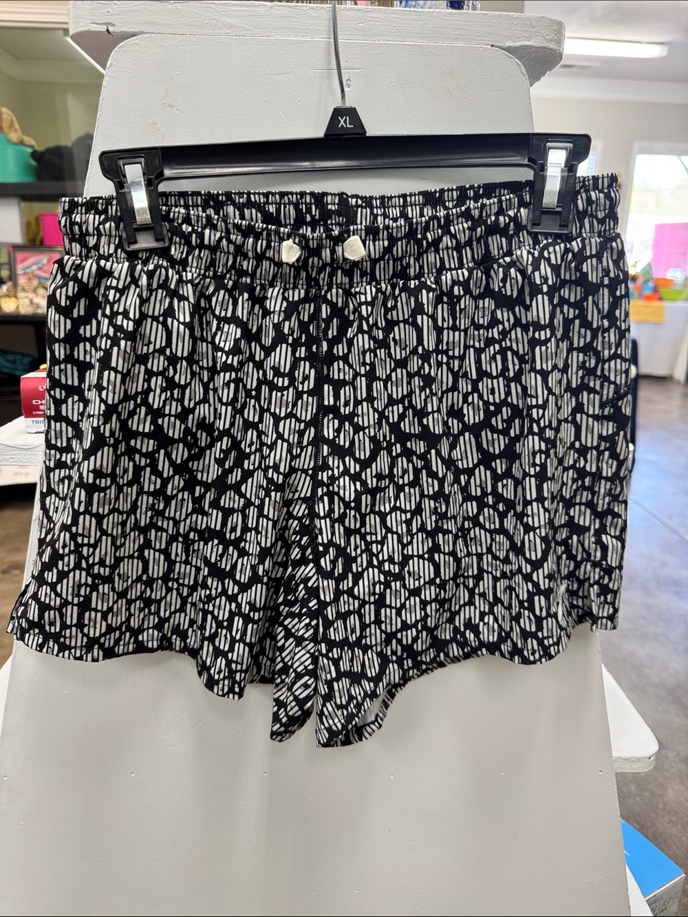 NWOT Brooks Black and White Patterned High Waist Women’s Shorts